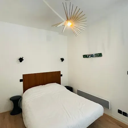 Corner Cocoon In The Center Of